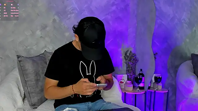 Snapshot of -Bruno-Bs chatting on 10/21/25, 10:43 -Bruno-Bs online show from 10/21/25, 10:43