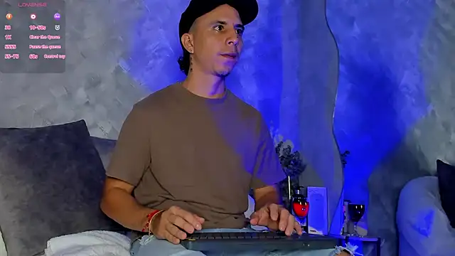 Snapshot of -Bruno-Bs chatting on 10/25/25, 11:32 -Bruno-Bs online show from 10/25/25, 11:32