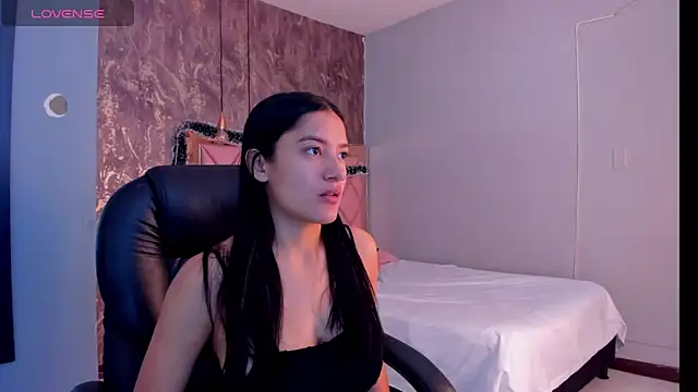 Snapshot of SKYLERWHIITEE chatting on 12/29/24, 02:49 SKYLERWHIITEE online show from 12/29/24, 02:49