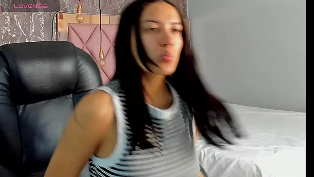 Snapshot of SKYLERWHIITEE chatting on 01/08/25, 08:49 SKYLERWHIITEE online show from 01/08/25, 08:49