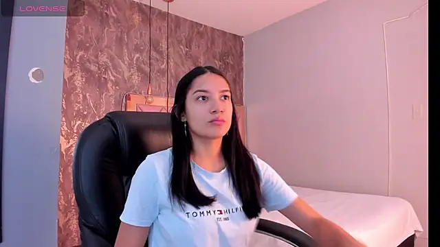 Snapshot of SKYLERWHIITEE chatting on 01/10/25, 02:25 SKYLERWHIITEE online show from 01/10/25, 02:25