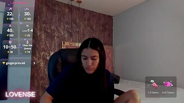 Snapshot of SKYLERWHIITEE chatting on 02/14/25, 09:34 SKYLERWHIITEE online show from 02/14/25, 09:34