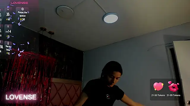 Snapshot of SKYLERWHIITEE chatting on 02/17/25, 03:04 SKYLERWHIITEE online show from 02/17/25, 03:04