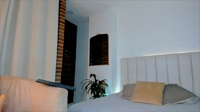 Snapshot of allana_franco chatting on 02/20/26, 02:19 allana franco online show from 02/20/26, 02:19