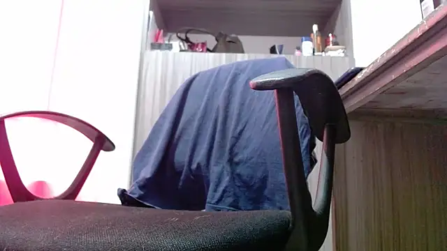 nicolle milf1978 online show from 02/24/26, 12:03