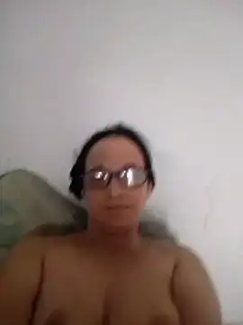 Snapshot of nicolle_milf1978 chatting on 06/16/26, 12:41 nicolle milf1978 online show from 06/16/26, 12:41