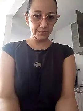 Snapshot of nicolle_milf1978 chatting on 07/21/26, 01:35 nicolle milf1978 online show from 07/21/26, 01:35