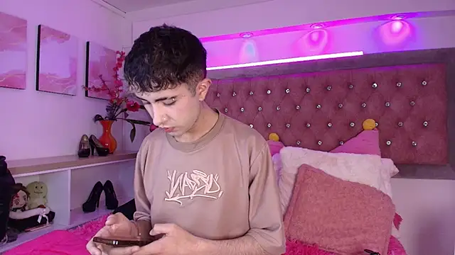 Noah Xitruxx online show from 10/15/25, 12:38