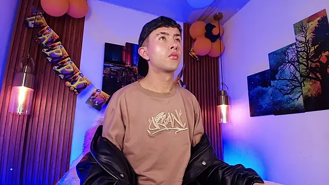 Noah Xitruxx online show from 10/28/25, 02:48