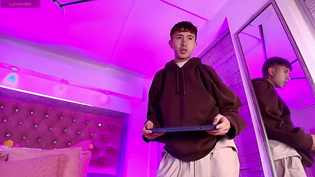 Noah Xitruxx online show from 11/17/25, 01:06