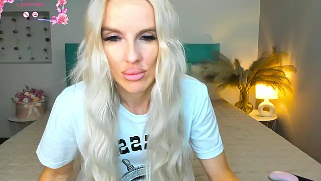 Lana kitty   online show from 09/10/25, 09:15