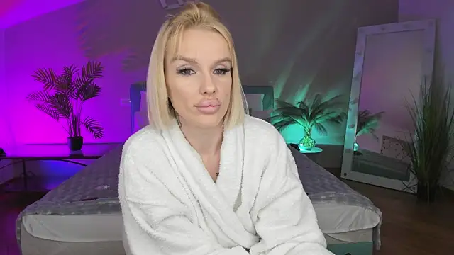 Snapshot of Lana_kitty__ chatting on 07/23/26, 04:32 Lana kitty online show from 07/23/26, 04:32
