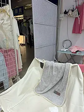 Selenaaaaa- online show from 04/12/26, 05:34