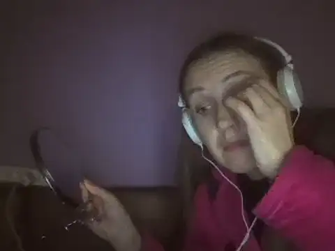 Snapshot of Milaniya261 chatting on 03/08/25, 03:28 Milaniya261 online show from 03/08/25, 03:28