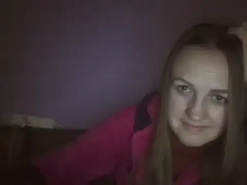 Snapshot of Milaniya261 chatting on 03/18/25, 12:49 Milaniya261 online show from 03/18/25, 12:49