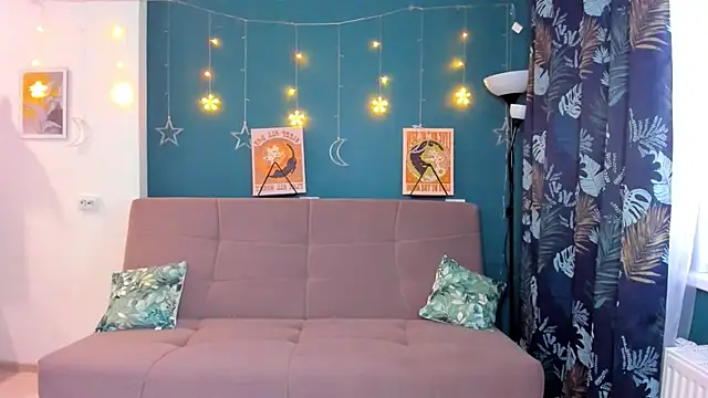 Snapshot of Xloe_Queen chatting on 12/13/24, 07:25 Xloe Queen online show from 12/13/24, 07:25