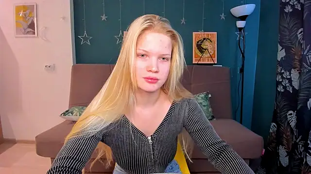 Snapshot of Xloe_Queen chatting on 02/10/25, 09:25 Xloe Queen online show from 02/10/25, 09:25