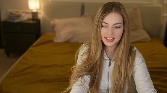 Snapshot of Maggie_tenderness chatting on 10/03/25, 10:51 Maggie tenderness online show from 10/03/25, 10:51