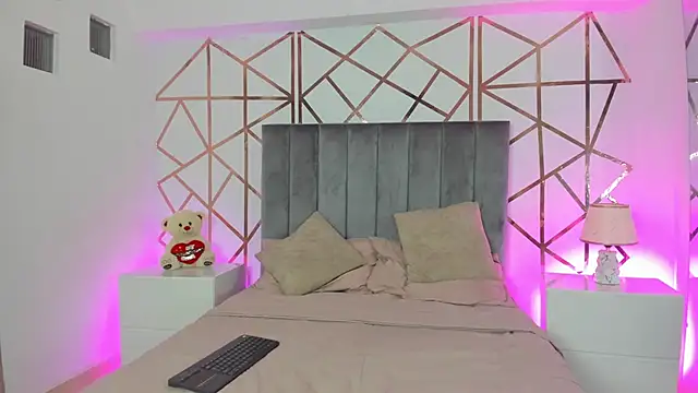 Giselle Roldan online show from 03/05/25, 12:00