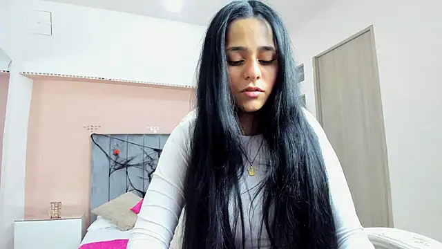 Giselle Roldan online show from 10/03/25, 03:58