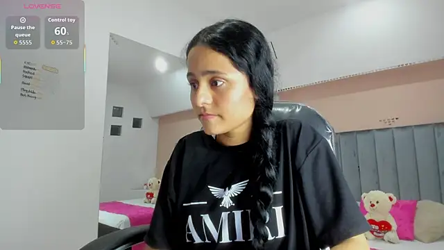 Giselle Roldan online show from 11/07/25, 03:17