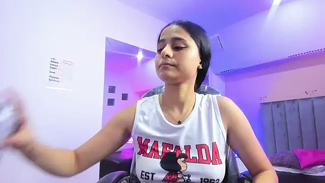 Giselle Roldan online show from 02/15/26, 04:53