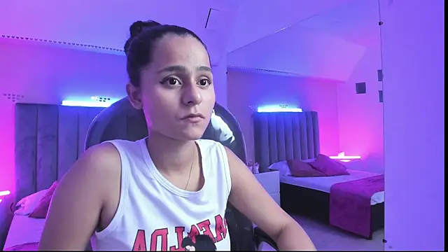 Snapshot of Giselle_Roldan chatting on 04/29/26, 04:49 Giselle Roldan online show from 04/29/26, 04:49