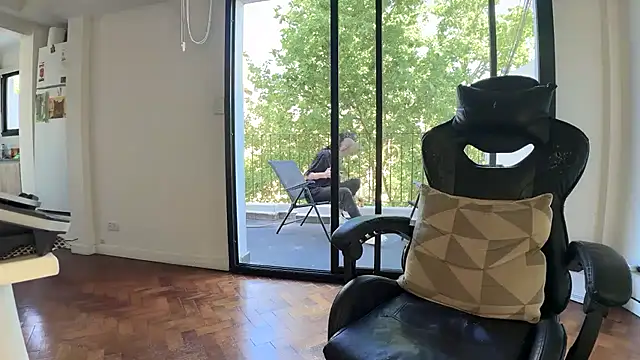 Den BlueXx online show from 10/31/25, 06:53