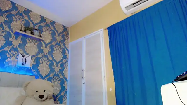 Snapshot of nicoledollts chatting on 05/04/26, 08:38 nicoledollts online show from 05/04/26, 08:38
