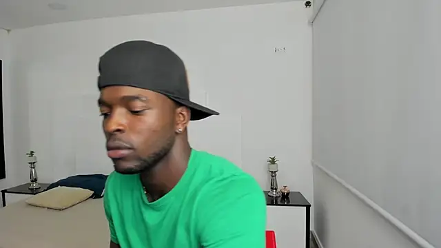 Dylan Taylor online show from 02/01/25, 03:41