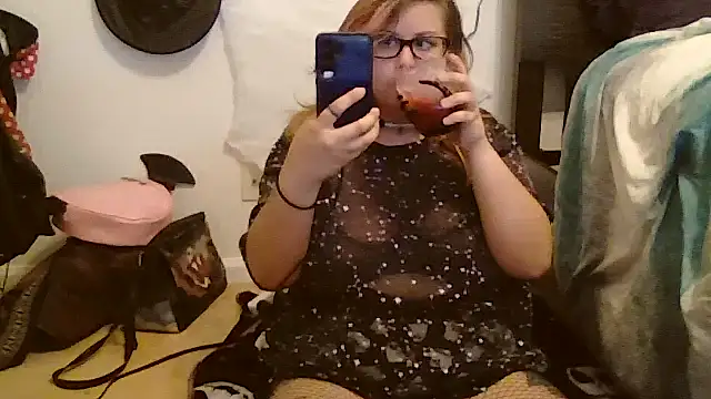 HoneyBear19 online show from 10/17/25, 06:10