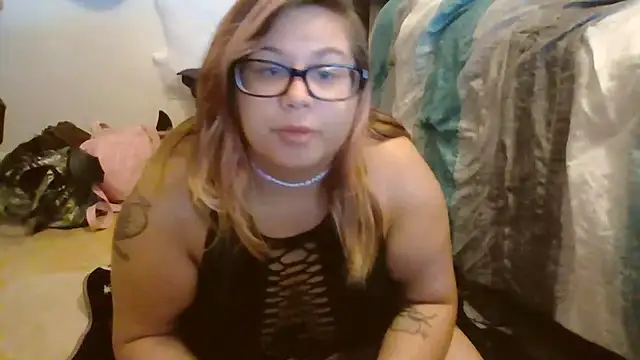 HoneyBear19 online show from 10/23/25, 05:44