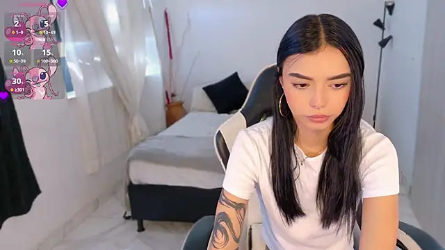 AnabelWolf online show from 11/18/25, 03:27