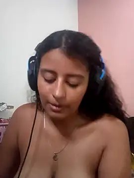 Snapshot of Babydol18_ chatting on 01/28/25, 01:05 Babydol18  online show from 01/28/25, 01:05