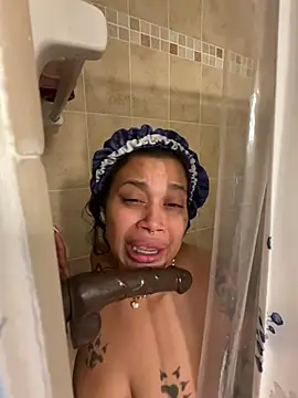 Snapshot of shyfr34k chatting on 12/29/24, 01:24 shyfr34k online show from 12/29/24, 01:24