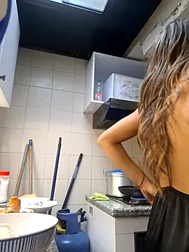 salome drasin online show from 10/19/25, 04:18