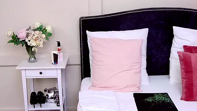 Snapshot of KatyNolan chatting on 02/21/25, 03:12 KatyNolan online show from 02/21/25, 03:12