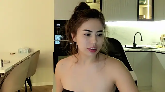 Snapshot of may_mia chatting on 07/01/26, 07:57 may mia online show from 07/01/26, 07:57