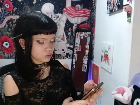 hachi kitty online show from 04/28/26, 10:48