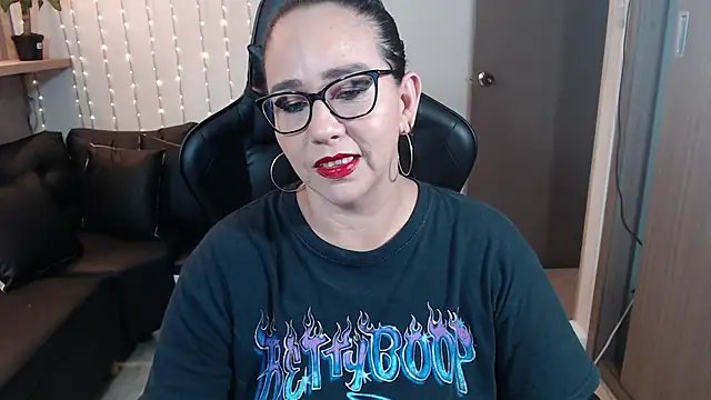 Snapshot of ashleylove_prg chatting on 12/22/24, 11:41 ashleylove prg online show from 12/22/24, 11:41