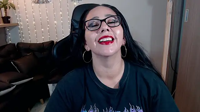 Snapshot of ashleylove_prg chatting on 12/23/24, 10:32 ashleylove prg online show from 12/23/24, 10:32