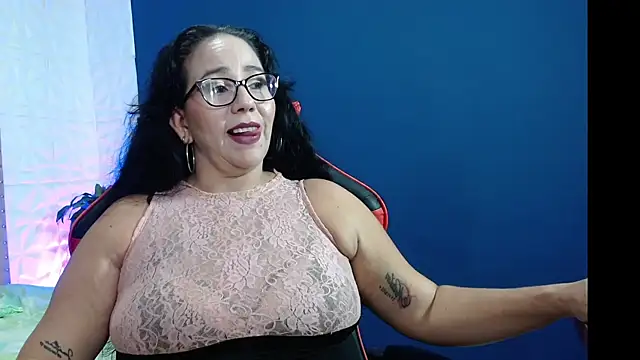 Snapshot of ashleylove_prg chatting on 12/29/24, 03:44 ashleylove prg online show from 12/29/24, 03:44