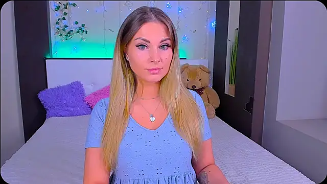 Snapshot of _UrLexxly chatting on 10/28/25, 05:22 UrLexxly online show from 10/28/25, 05:22