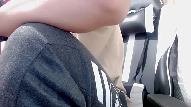 danilo302209 online show from 01/27/25, 12:05