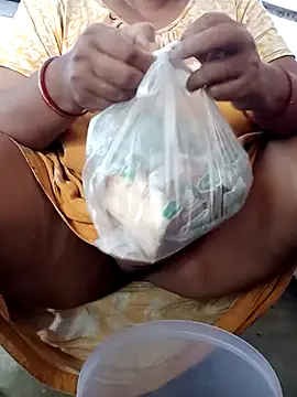 Hotty-rumi online show from 11/05/25, 01:49