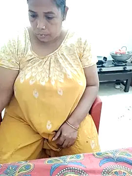 Hotty-rumi online show from 12/04/25, 12:03