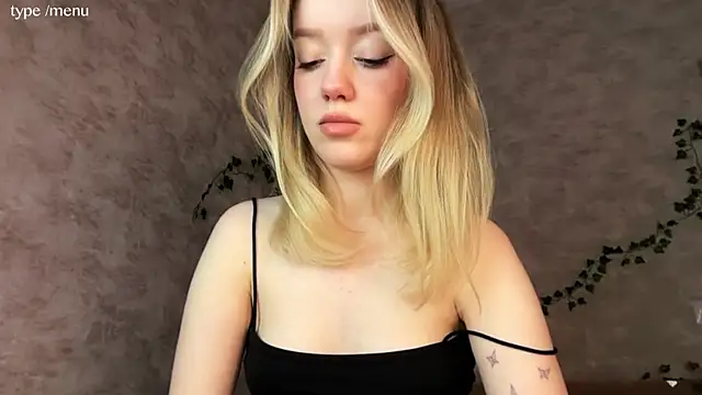 cutiemia0 online show from 04/16/26, 06:03