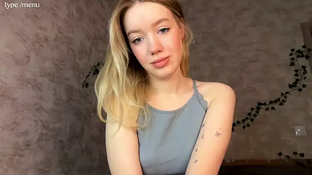 Snapshot of cutiemia0 chatting on 05/28/26, 02:09 cutiemia0 online show from 05/28/26, 02:09
