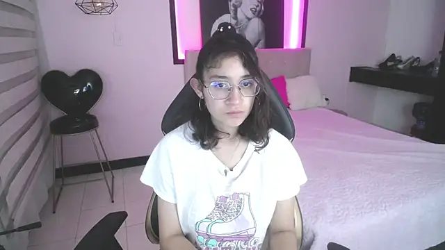 Lili Gomez  online show from 12/31/24, 01:08