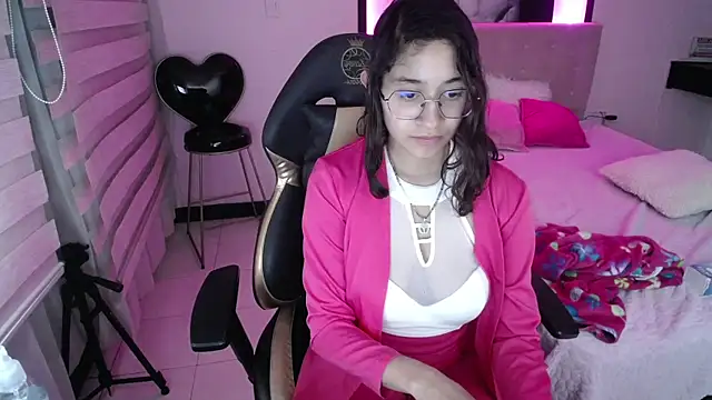 Lili Gomez  online show from 01/08/25, 06:31